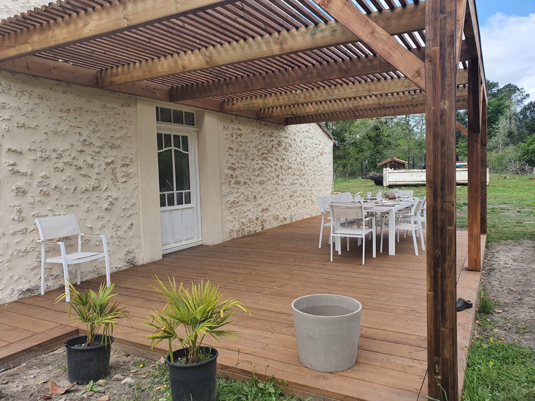 Terrasse sous pergola